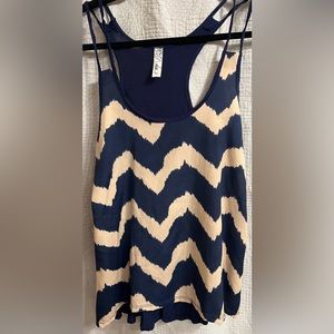 Bella D zigzag tank
